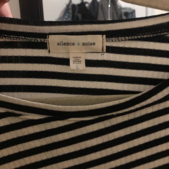 silence and noise black and white crop top - Picture 2 of 3